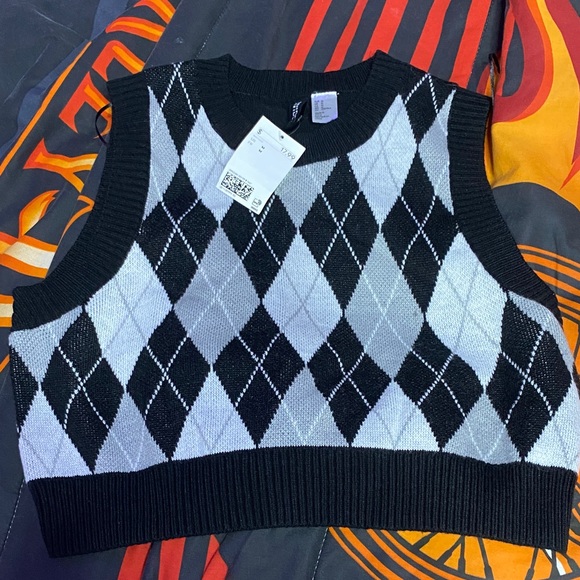 H&M Black and White Argyle Sweater Vest - Picture 1 of 2